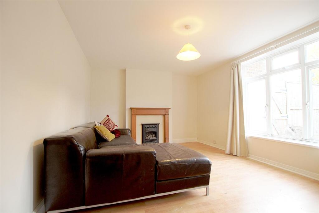 3 bed Annexe for rent in Brentford. From Sargeants - Ealing 3 bed Annexe for rent in Brentford. From Sargeants - Ealing