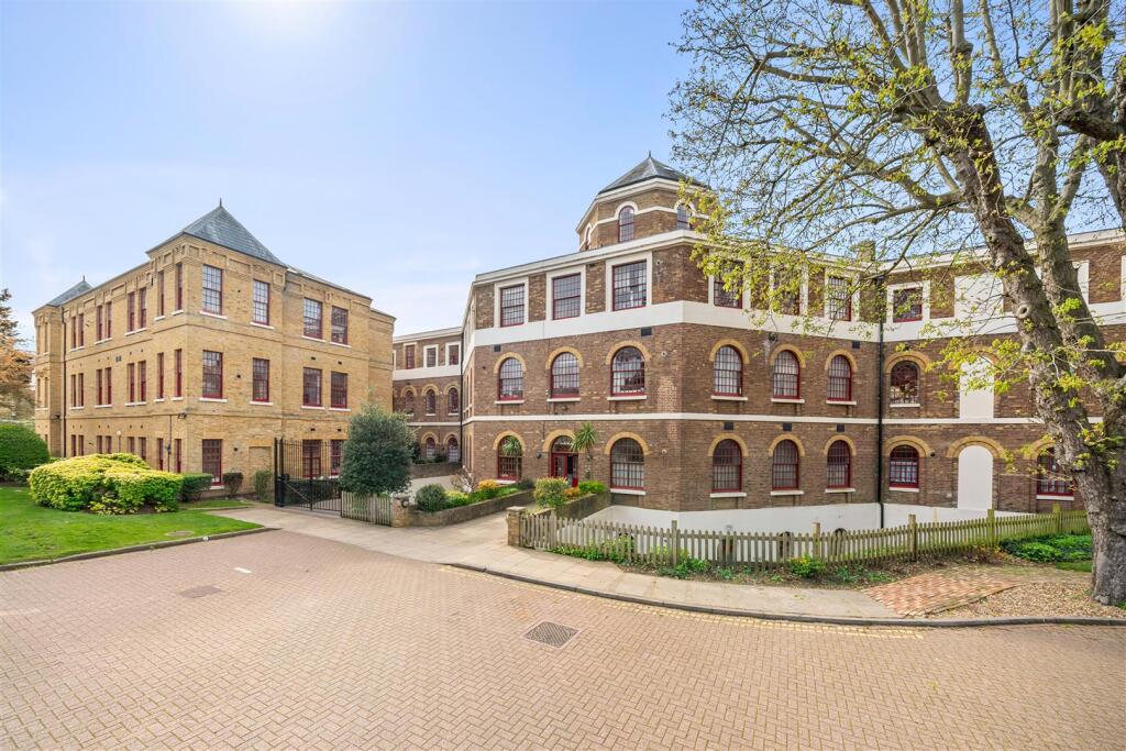 3 bed 1st Floor Flat for rent in Southall. From Sargeants - Ealing