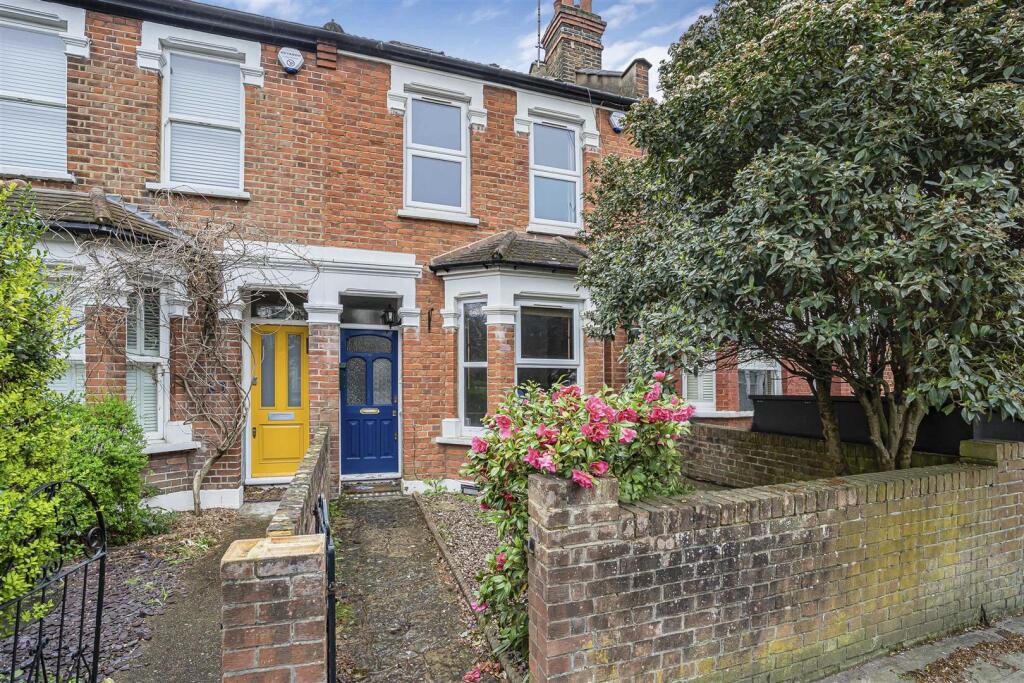 3 bed Mid Terraced House for rent in London. From Sargeants - Ealing