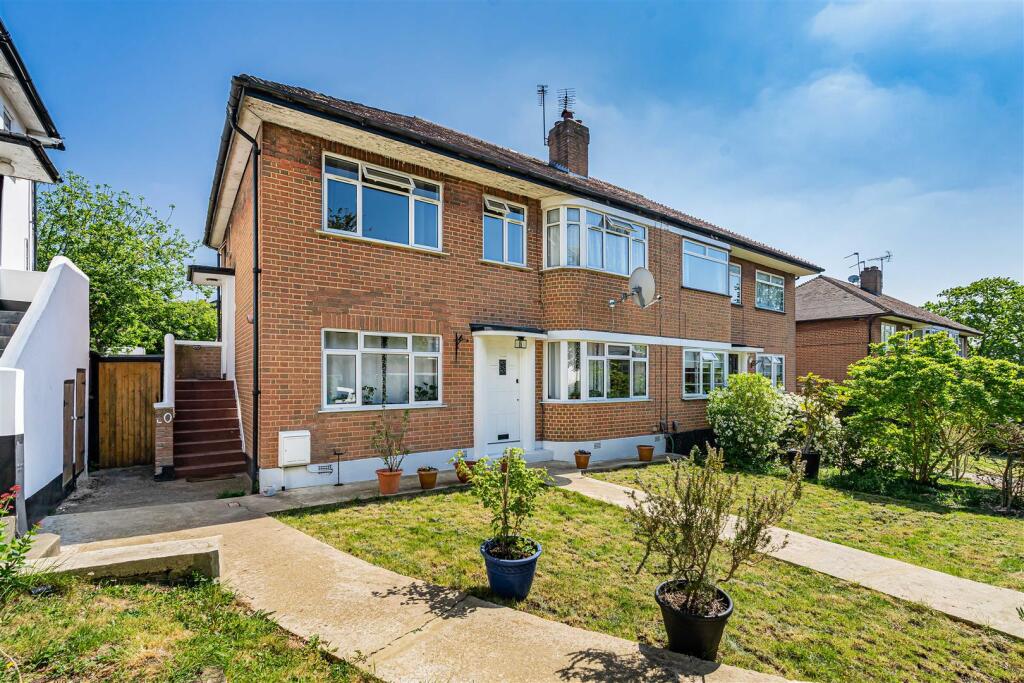 3 bed 1st Floor Flat for rent in Greenford. From Sargeants - Ealing