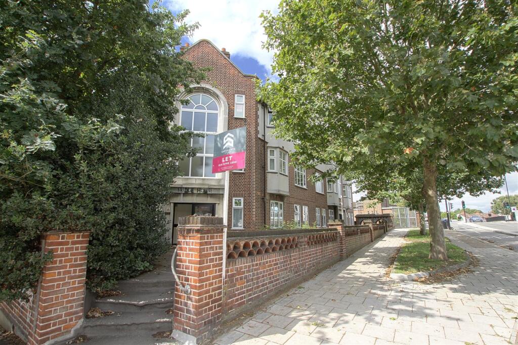 1 bed 1st Floor Flat for rent in Brentford. From Sargeants - Ealing