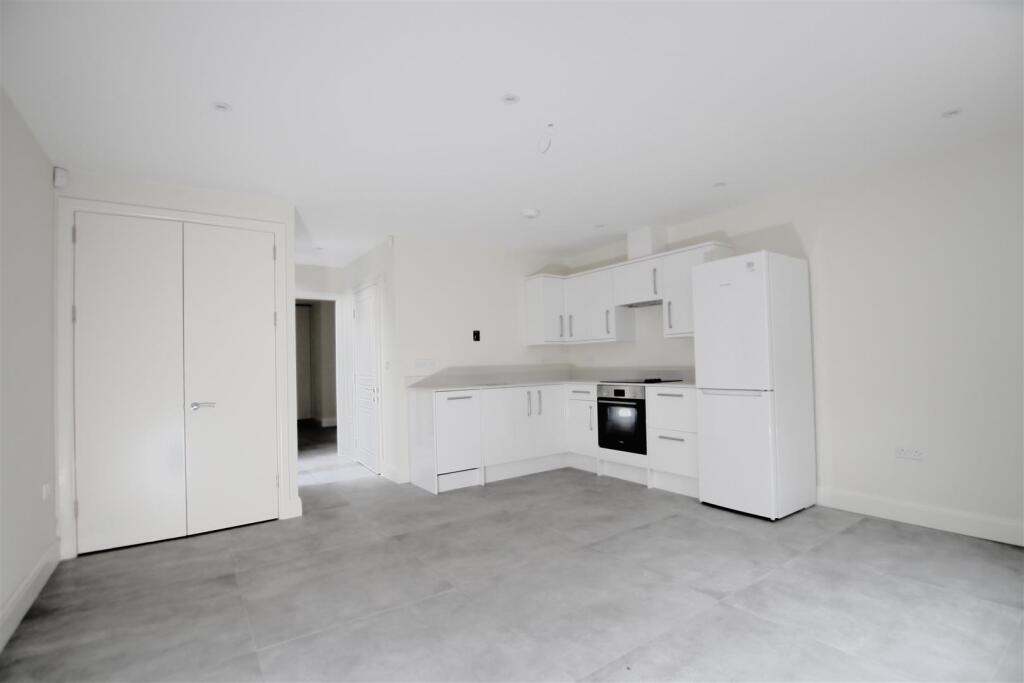 1 bed 1st Floor Flat for rent in London. From Sargeants - Ealing