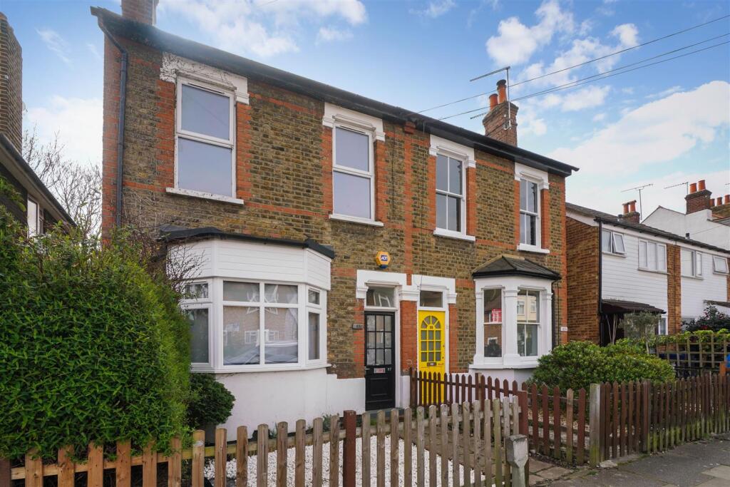 2 bed 1st Floor Flat for rent in Brentford. From Sargeants - Ealing