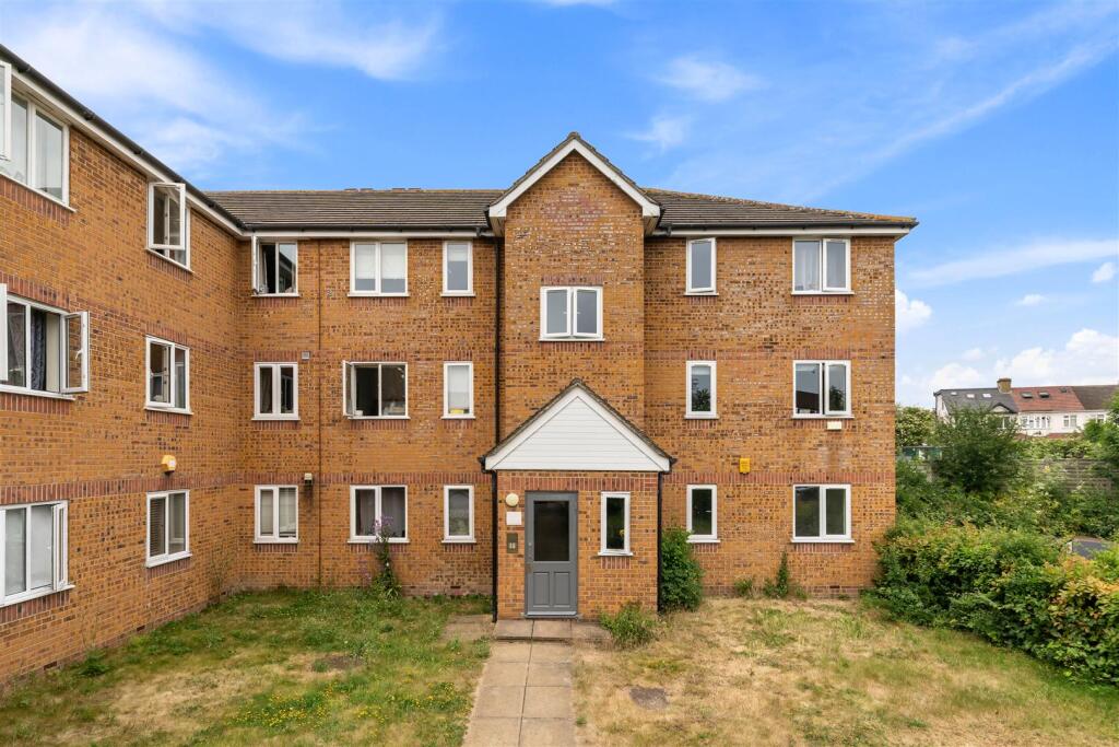 2 bed 1st Floor Flat for rent in Wembley. From Sargeants - Ealing