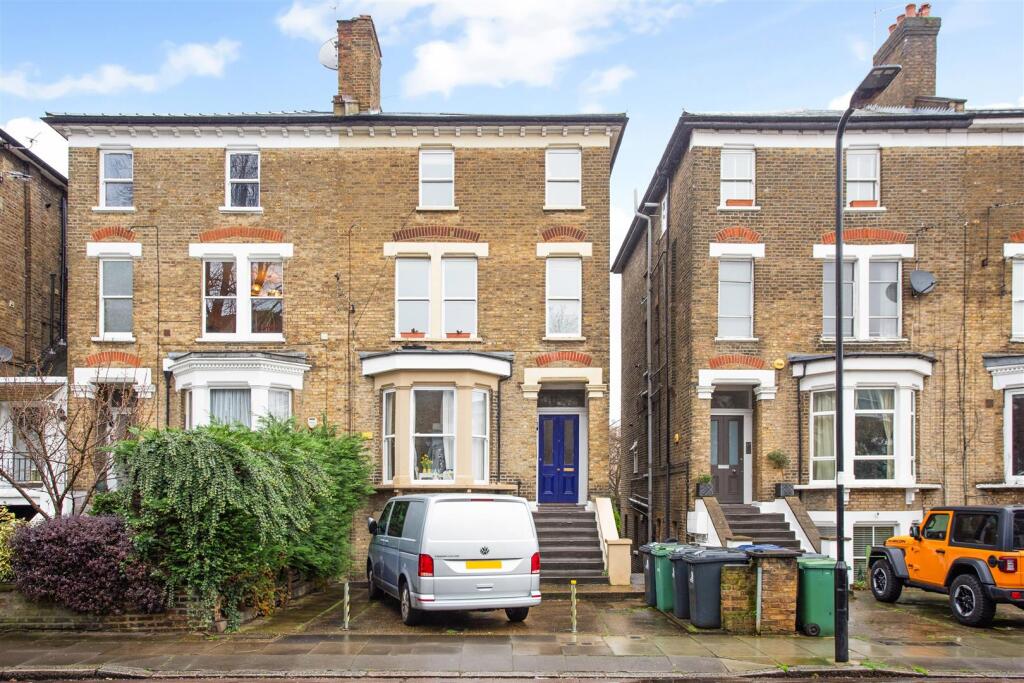 2 bed 1st Floor Flat for rent in Acton. From Sargeants - Ealing