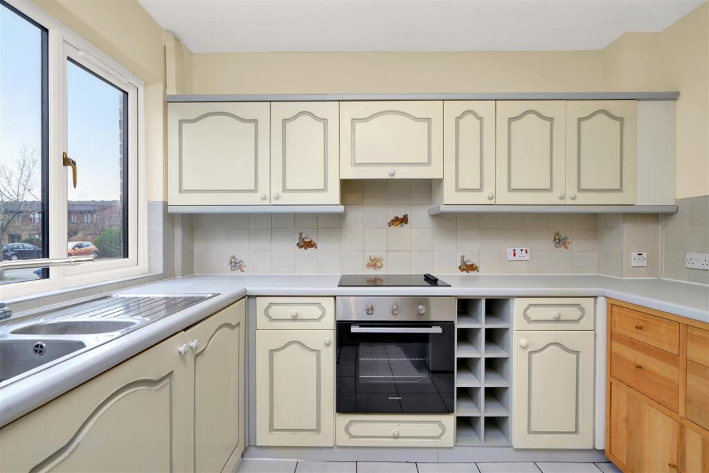 2 bed Mid Terraced House for rent in Brentford. From Sargeants - Ealing