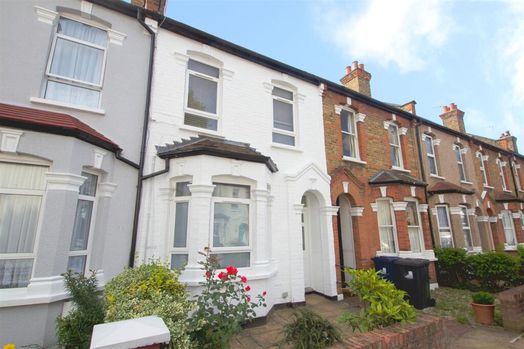 1 bed 1st Floor Flat for rent in Brentford. From Sargeants - Ealing
