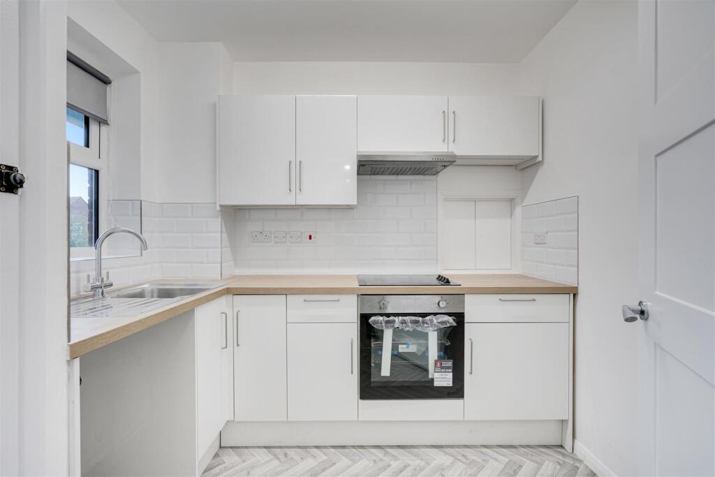 2 bed 1st Floor Flat for rent in Northolt. From Sargeants - Ealing