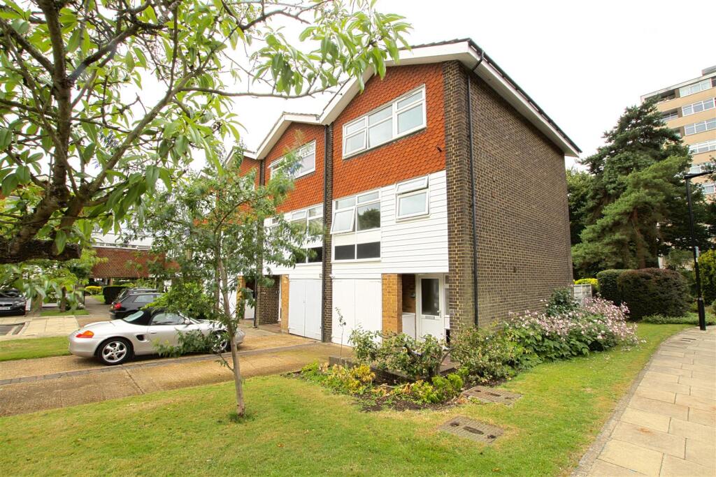 4 bed Semi Detached for rent in Greenford. From Sargeants - Ealing 4 bed Semi Detached for rent in Greenford. From Sargeants - Ealing