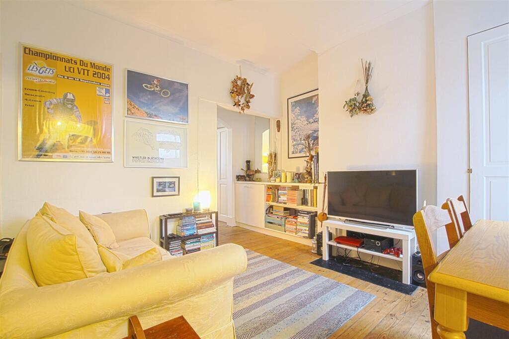 1 bed 1st Floor Flat for rent in Brentford. From Sargeants - Ealing