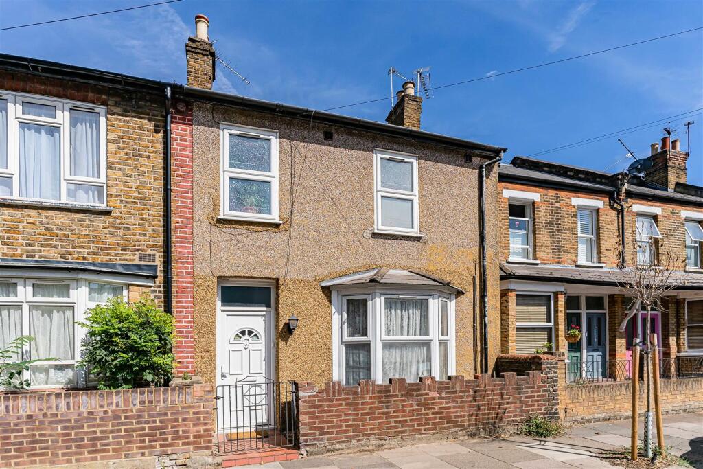 3 bed Detached for rent in Greenford. From Sargeants - Ealing