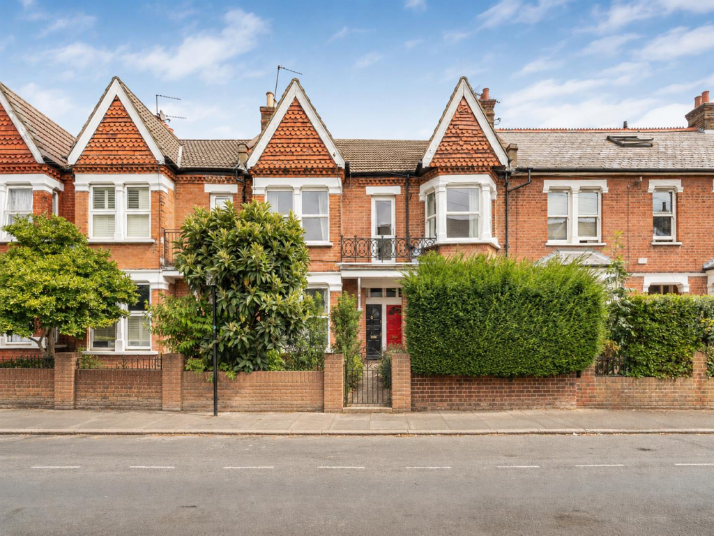 3 bed 1st Floor Flat for rent in Greenford. From Sargeants - Ealing