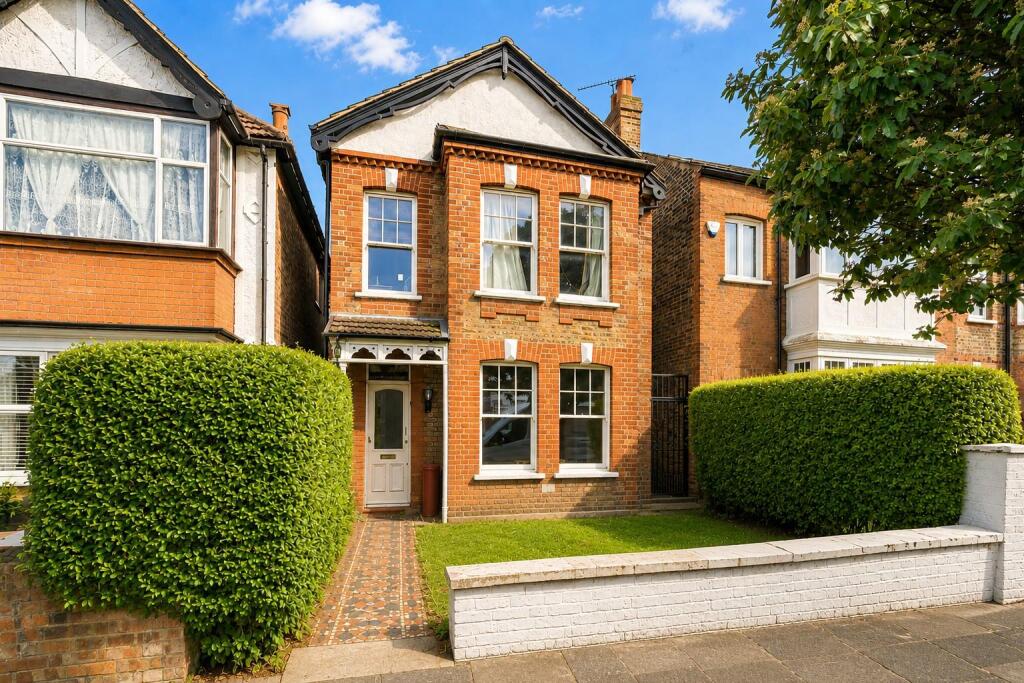 2 bed 1st Floor Flat for rent in Greenford. From Sargeants - Ealing
