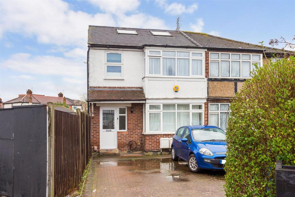 2 bed 1st Floor Flat for rent in Greenford. From Sargeants - Ealing