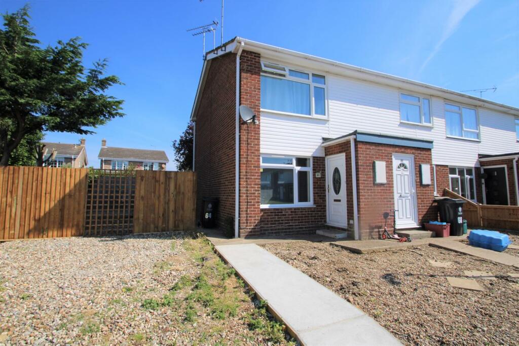 2 bed Maisonette for rent in Little Clacton. From Scott Sheen and Partners