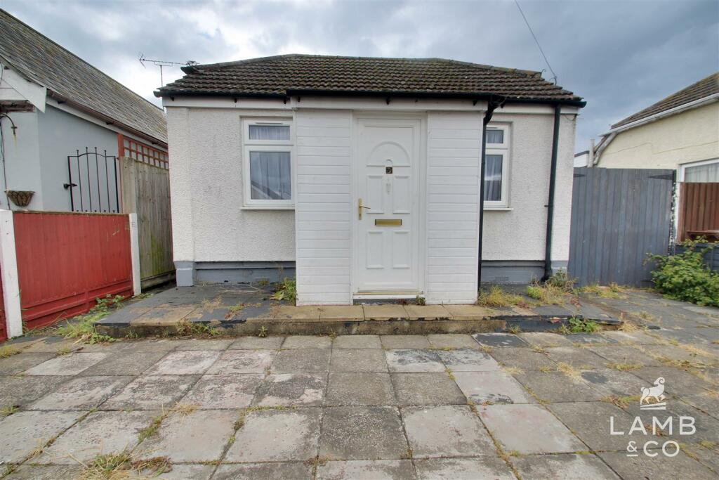 2 bed Detached bungalow for rent in Jaywick. From Scott Sheen and Partners