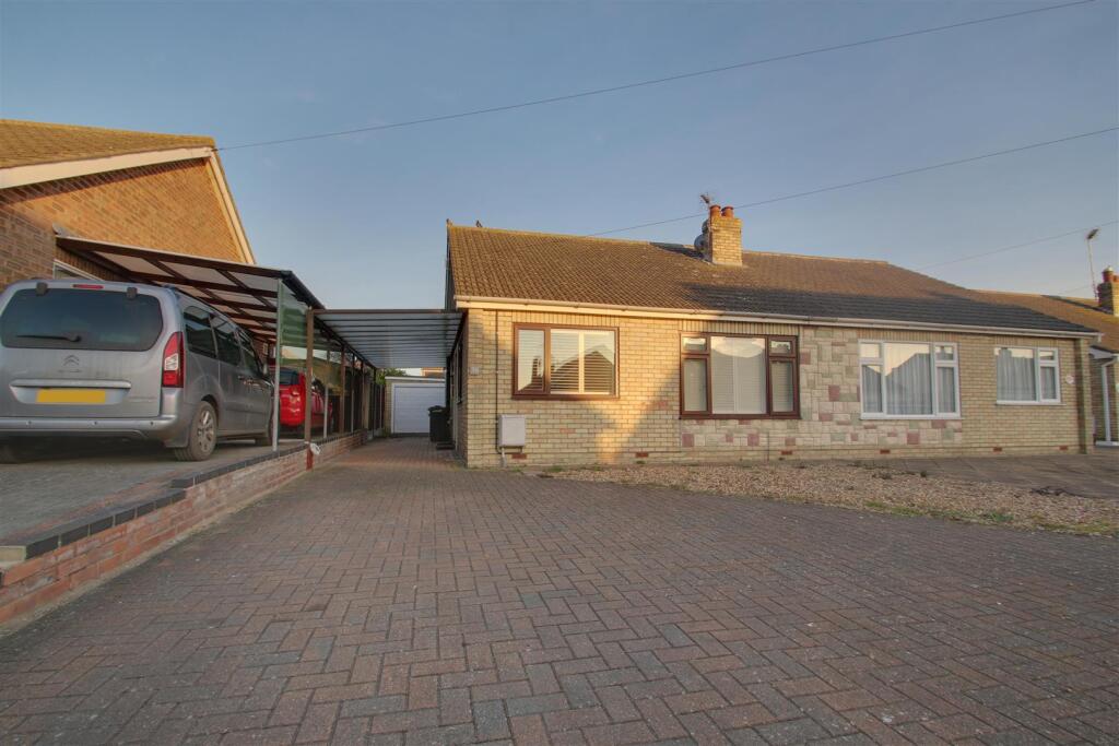 2 bed Semi-detached bungalow for rent in Jaywick. From Lamb & Co - Clacton on Sea