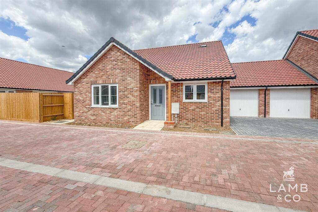 3 bed Detached bungalow for rent in . From Lamb & Co - Clacton on Sea