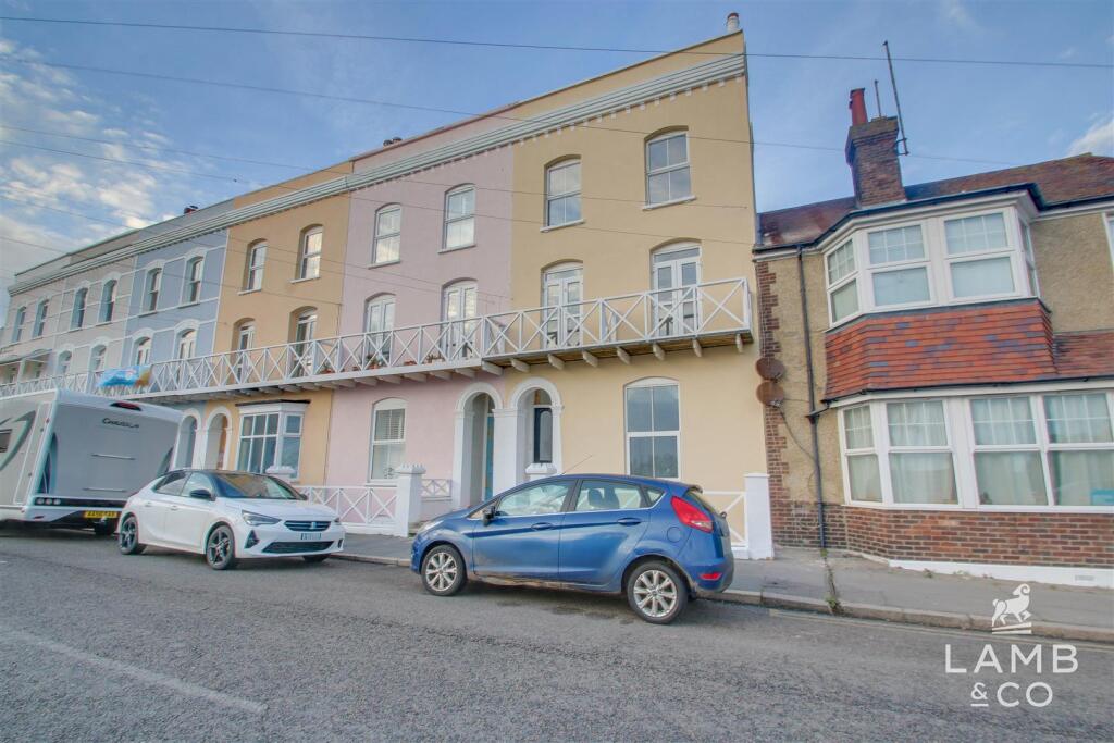 2 bed 1st Floor Flat for rent in Walton-on-the-Naze. From Lamb & Co - Clacton on Sea 2 bed 1st Floor Flat for rent in Walton-on-the-Naze. From Lamb & Co - Clacton on Sea