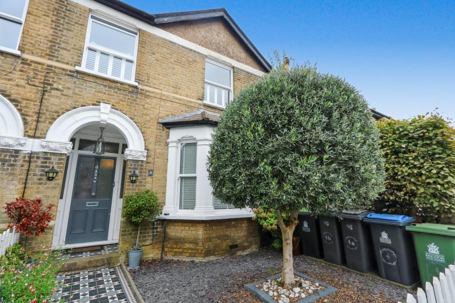 2 bed Annexe for rent in Surbiton. From Seymours Estate Agents - Surbiton