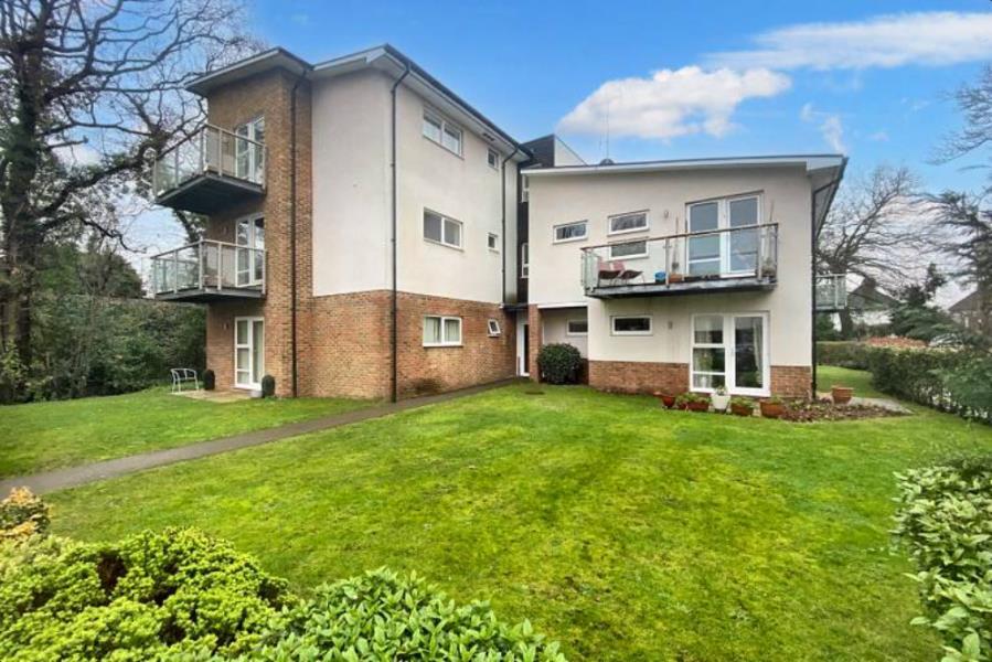1 bed Apartment for rent in Thames Ditton. From Seymours Estate Agents - Surbiton