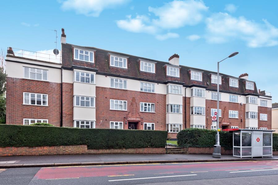 2 bed Apartment for rent in Surbiton. From Seymours Estate Agents - Surbiton