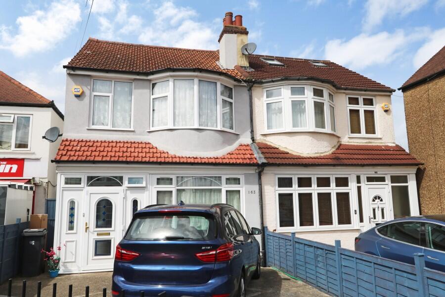 3 bed Semi Detached for rent in Surbiton. From Seymours Estate Agents - Surbiton