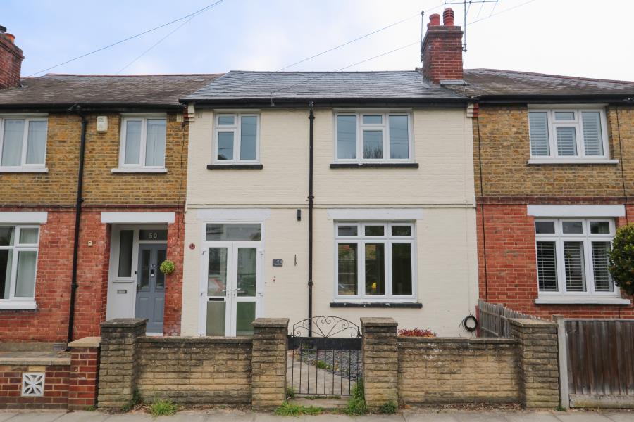 3 bed Mid Terraced House for rent in Kingston upon Thames. From Seymours Estate Agents - Surbiton