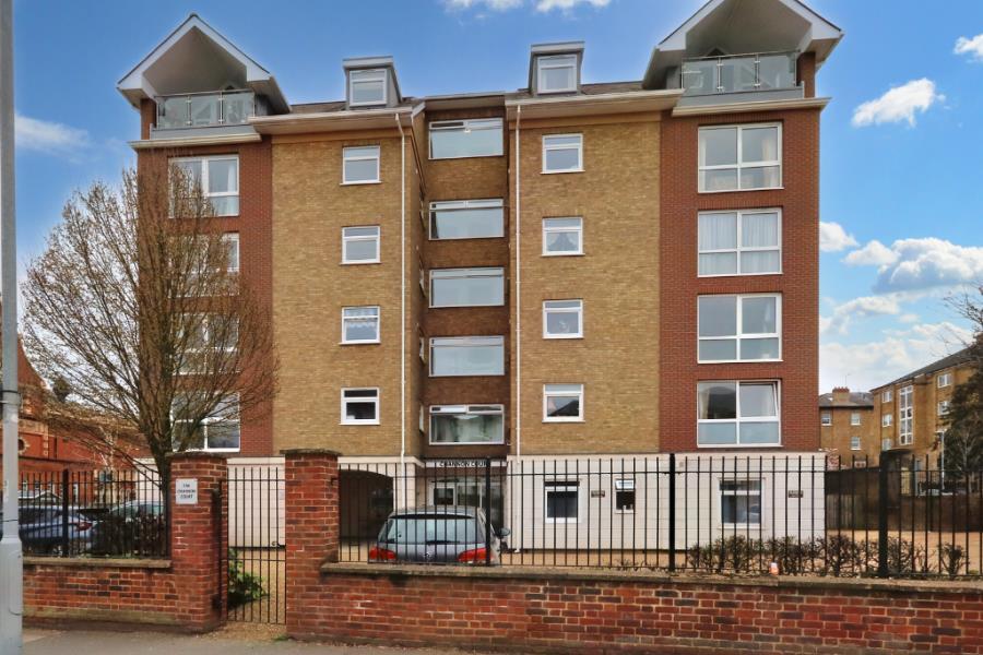 2 bed Apartment for rent in Surbiton. From Seymours Estate Agents - Surbiton