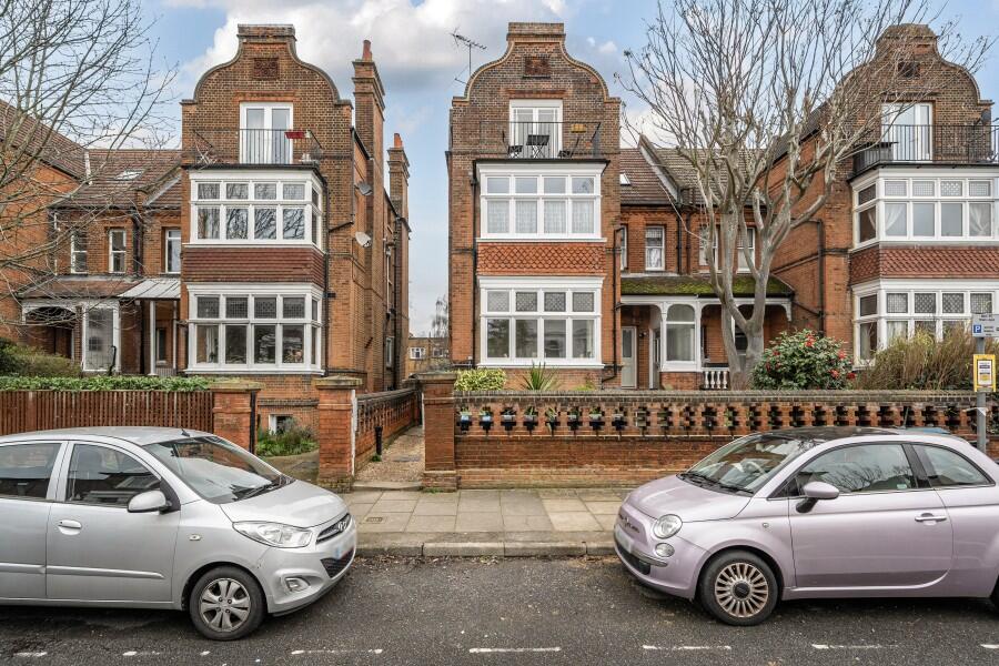1 bed Apartment for rent in Surbiton. From Seymours Estate Agents - Surbiton