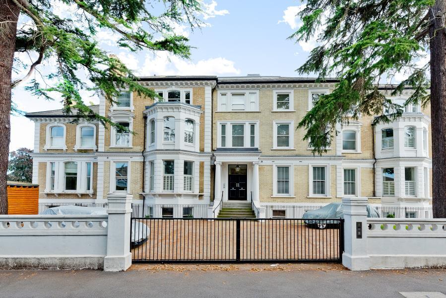1 bed Apartment for rent in Surbiton. From Seymours Estate Agents - Surbiton
