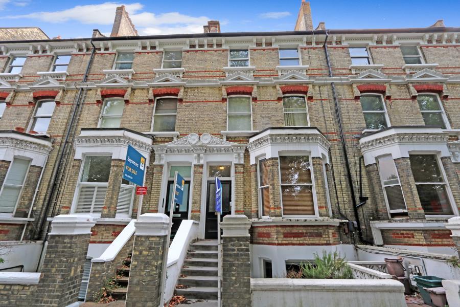 2 bed Apartment for rent in Surbiton. From Seymours Estate Agents - Surbiton