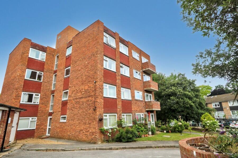 2 bed Apartment for rent in Surbiton. From Seymours Estate Agents - Surbiton