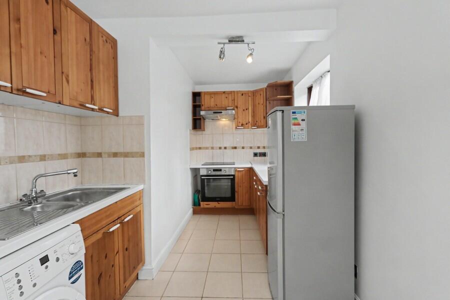 1 bed 1st Floor Flat for rent in Surbiton. From Seymours Estate Agents - Surbiton
