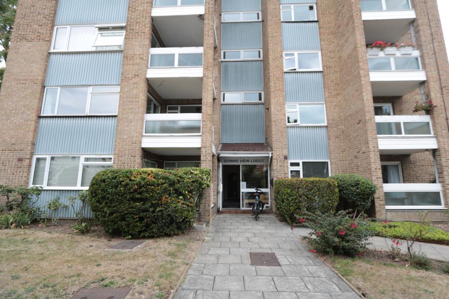 2 bed Apartment for rent in Surbiton. From Seymours Estate Agents - Surbiton