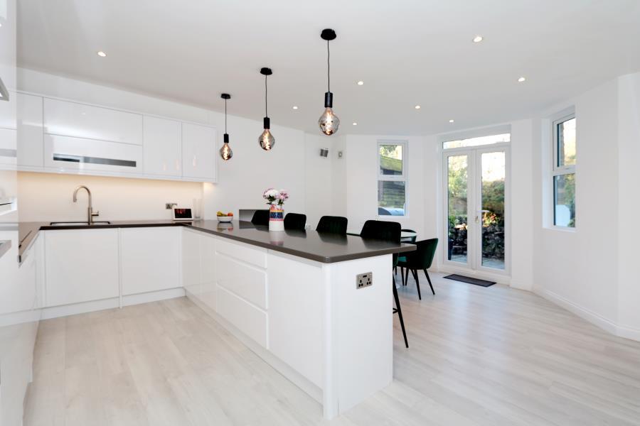 2 bed Apartment for rent in Surbiton. From Seymours Estate Agents - Surbiton