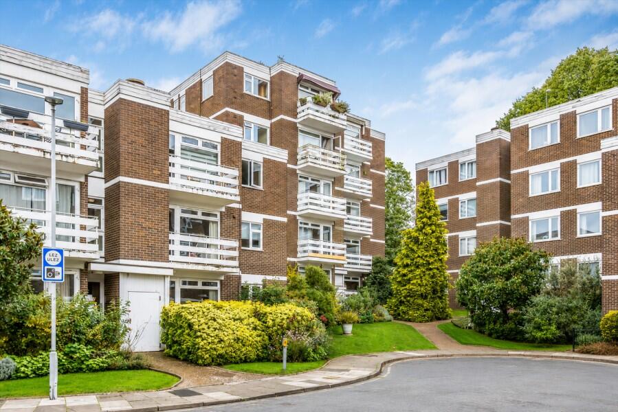 2 bed Apartment for rent in Surbiton. From Seymours Estate Agents - Surbiton