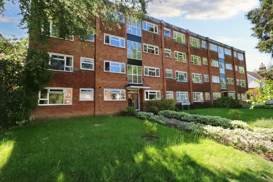 2 bed Apartment for rent in Surbiton. From Seymours Estate Agents - Surbiton