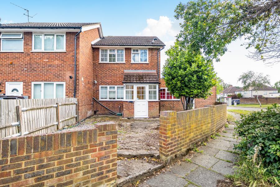 3 bed Mid Terraced House for rent in Malden Rushett. From Seymours Estate Agents - Surbiton 3 bed Mid Terraced House for rent in Malden Rushett. From Seymours Estate Agents - Surbiton