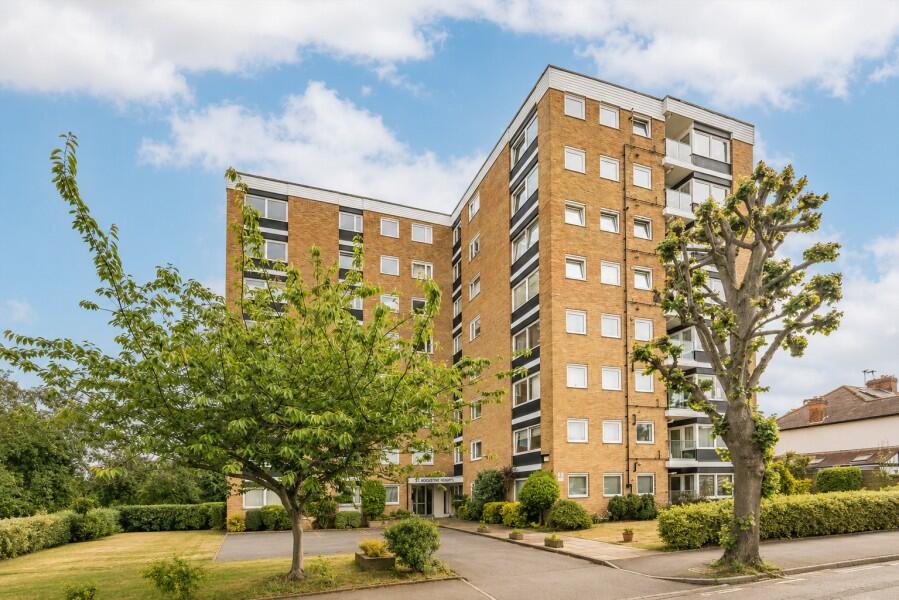 2 bed Apartment for rent in Surbiton. From Seymours Estate Agents - Surbiton
