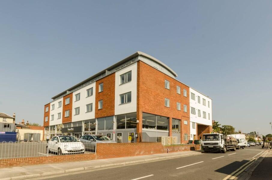 3 bed Apartment for rent in East Molesey. From Seymours Estate Agents - Surbiton 3 bed Apartment for rent in East Molesey. From Seymours Estate Agents - Surbiton