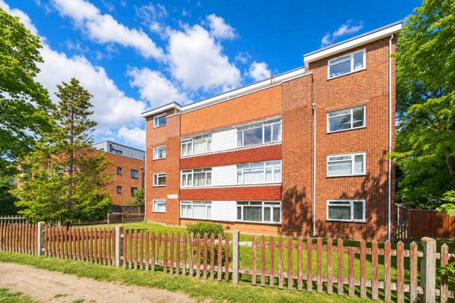 2 bed Apartment for rent in Ewell. From Seymours Estate Agents - Surbiton 2 bed Apartment for rent in Ewell. From Seymours Estate Agents - Surbiton