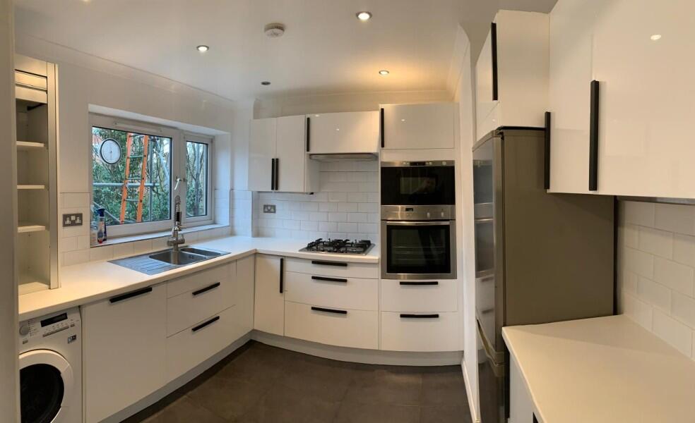 2 bed Apartment for rent in Surbiton. From Seymours Estate Agents - Surbiton