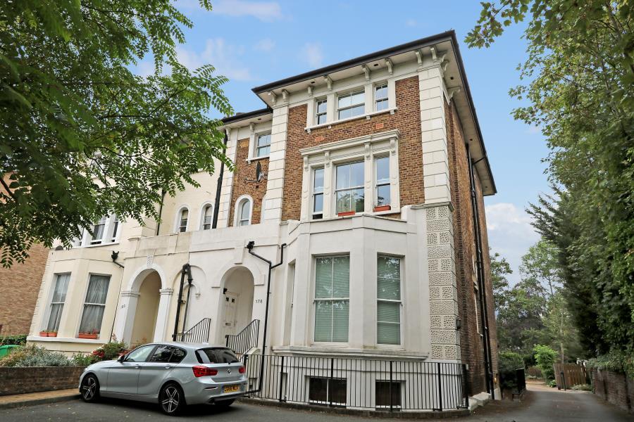 1 bed Apartment for rent in Surbiton. From Seymours Estate Agents - Surbiton
