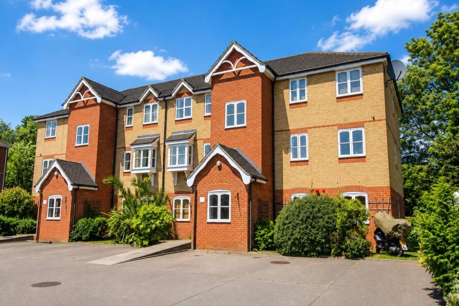 1 bed Apartment for rent in Weston Green. From Seymours Estate Agents - Surbiton 1 bed Apartment for rent in Weston Green. From Seymours Estate Agents - Surbiton