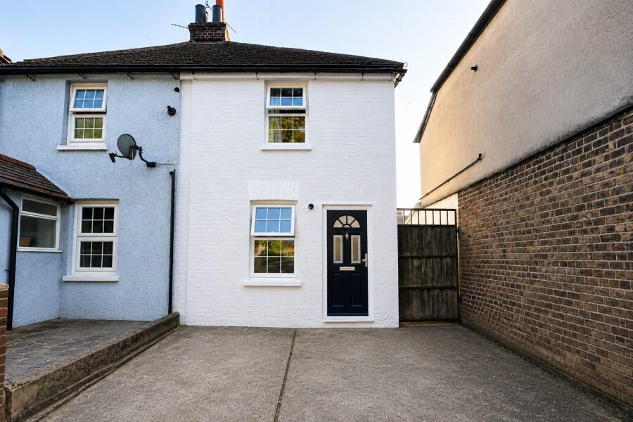 2 bed Cottage for rent in Kingston upon Thames. From Seymours Estate Agents - Surbiton 2 bed Cottage for rent in Kingston upon Thames. From Seymours Estate Agents - Surbiton