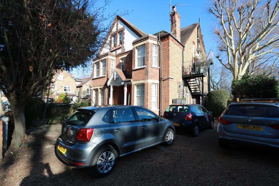 1 bed 1st Floor Flat for rent in Long Ditton. From Seymours Estate Agents - Surbiton