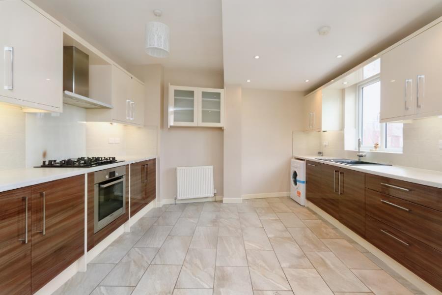 3 bed Apartment for rent in Thames Ditton. From Seymours Estate Agents - Surbiton