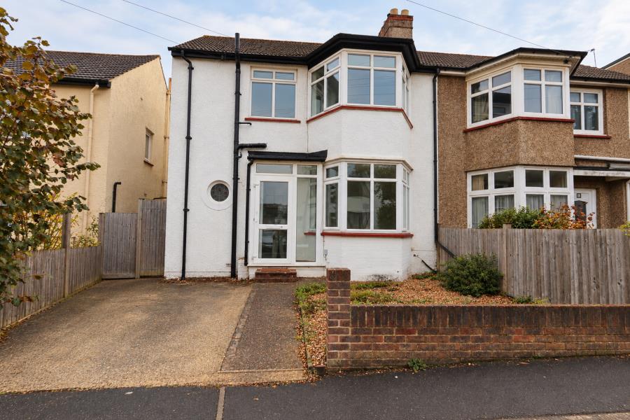 3 bed Semi Detached for rent in Surbiton. From Seymours Estate Agents - Surbiton 3 bed Semi Detached for rent in Surbiton. From Seymours Estate Agents - Surbiton