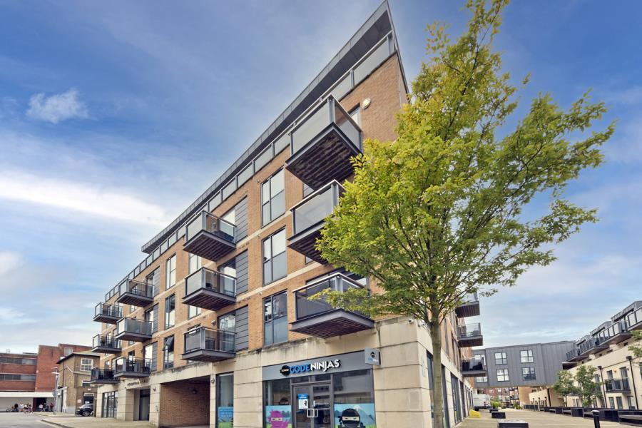 2 bed Apartment for rent in Surbiton. From Seymours Estate Agents - Surbiton
